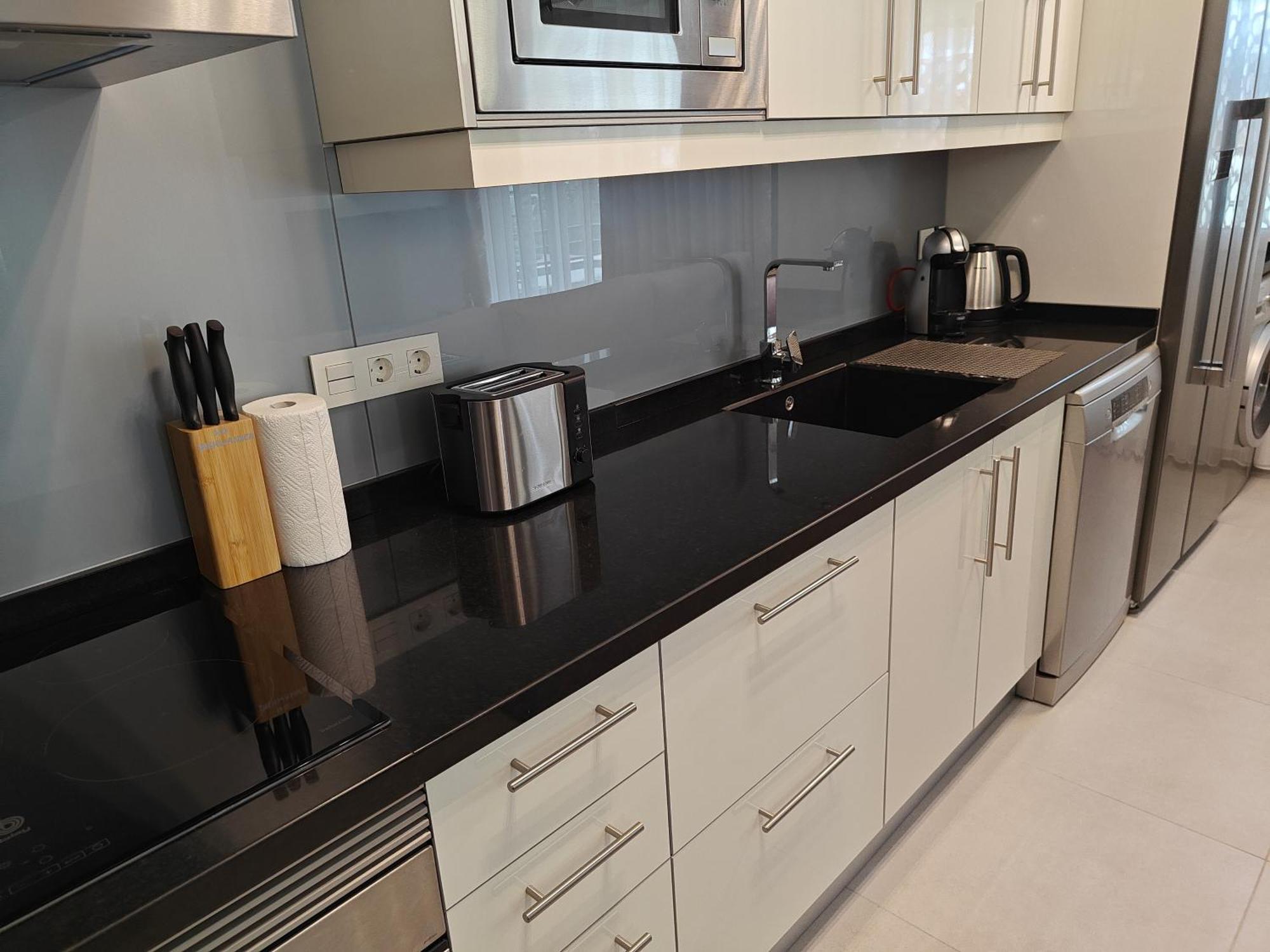 Sun Apartment - 3 Bedrooms, Priv Parking, Pool, Ac, Tv Channels, Fibre Net Los Cristianos (Tenerife) Eksteriør bilde