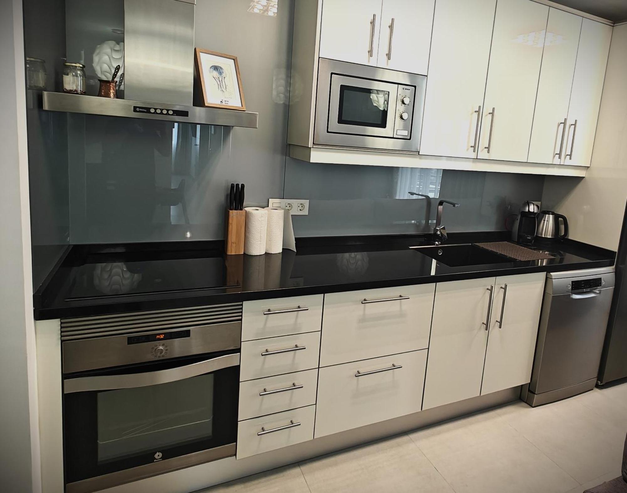 Sun Apartment - 3 Bedrooms, Priv Parking, Pool, Ac, Tv Channels, Fibre Net Los Cristianos (Tenerife) Eksteriør bilde