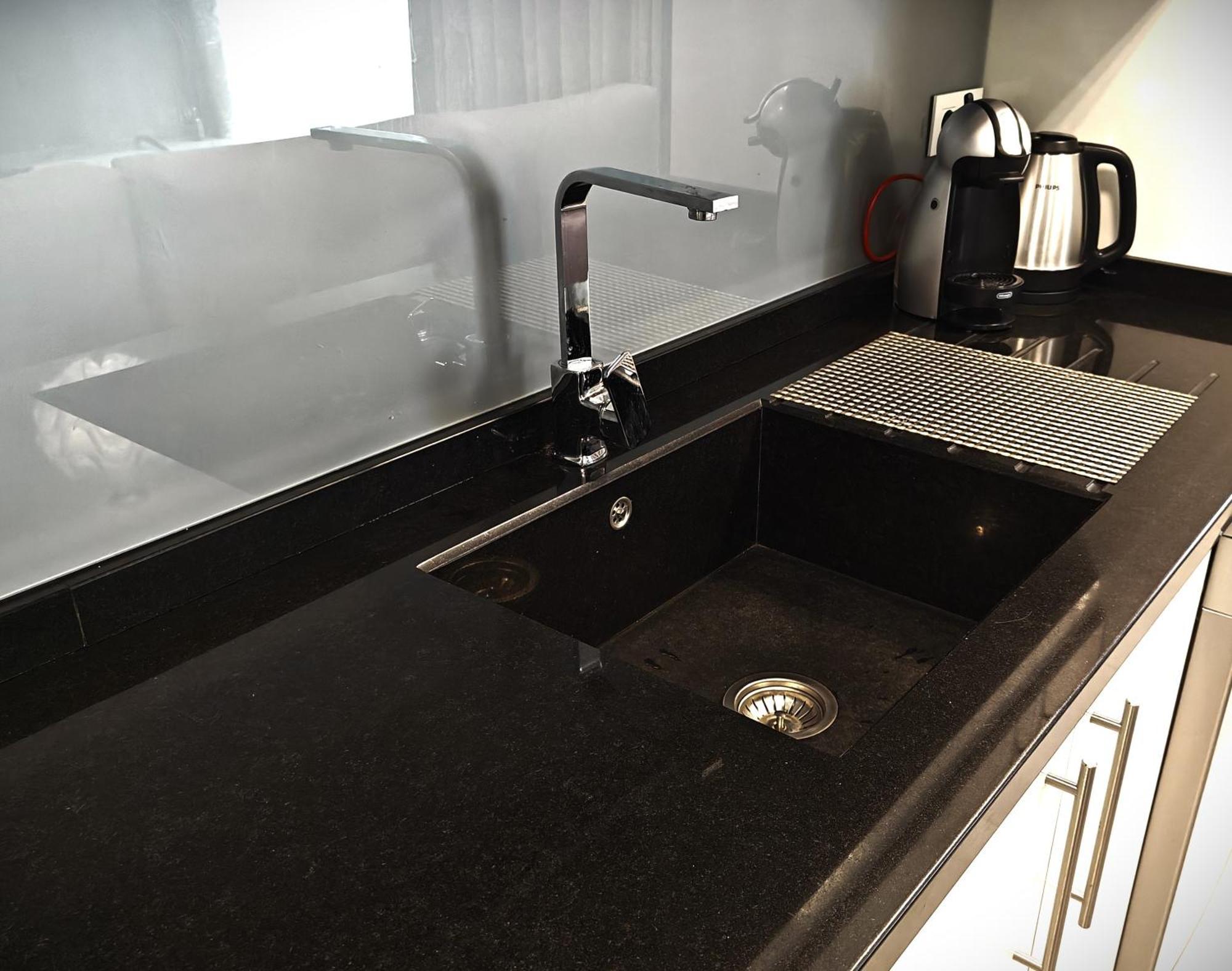 Sun Apartment - 3 Bedrooms, Priv Parking, Pool, Ac, Tv Channels, Fibre Net Los Cristianos (Tenerife) Eksteriør bilde