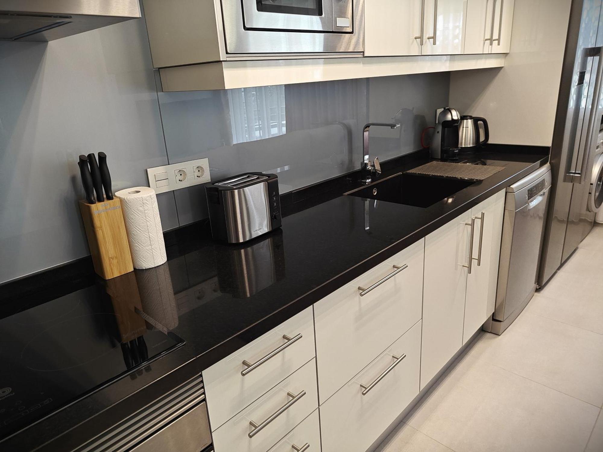 Sun Apartment - 3 Bedrooms, Priv Parking, Pool, Ac, Tv Channels, Fibre Net Los Cristianos (Tenerife) Eksteriør bilde