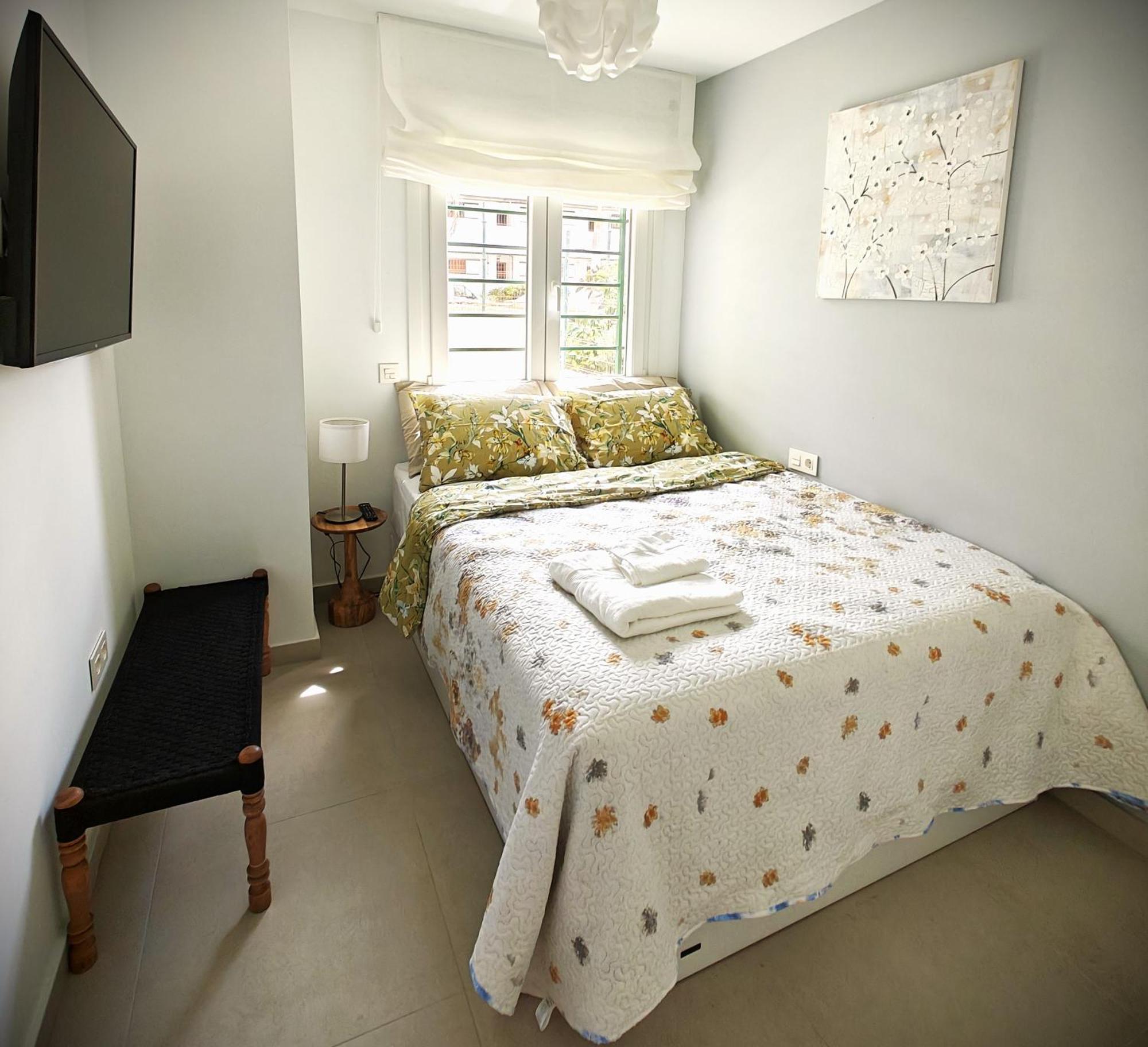 Sun Apartment - 3 Bedrooms, Priv Parking, Pool, Ac, Tv Channels, Fibre Net Los Cristianos (Tenerife) Eksteriør bilde