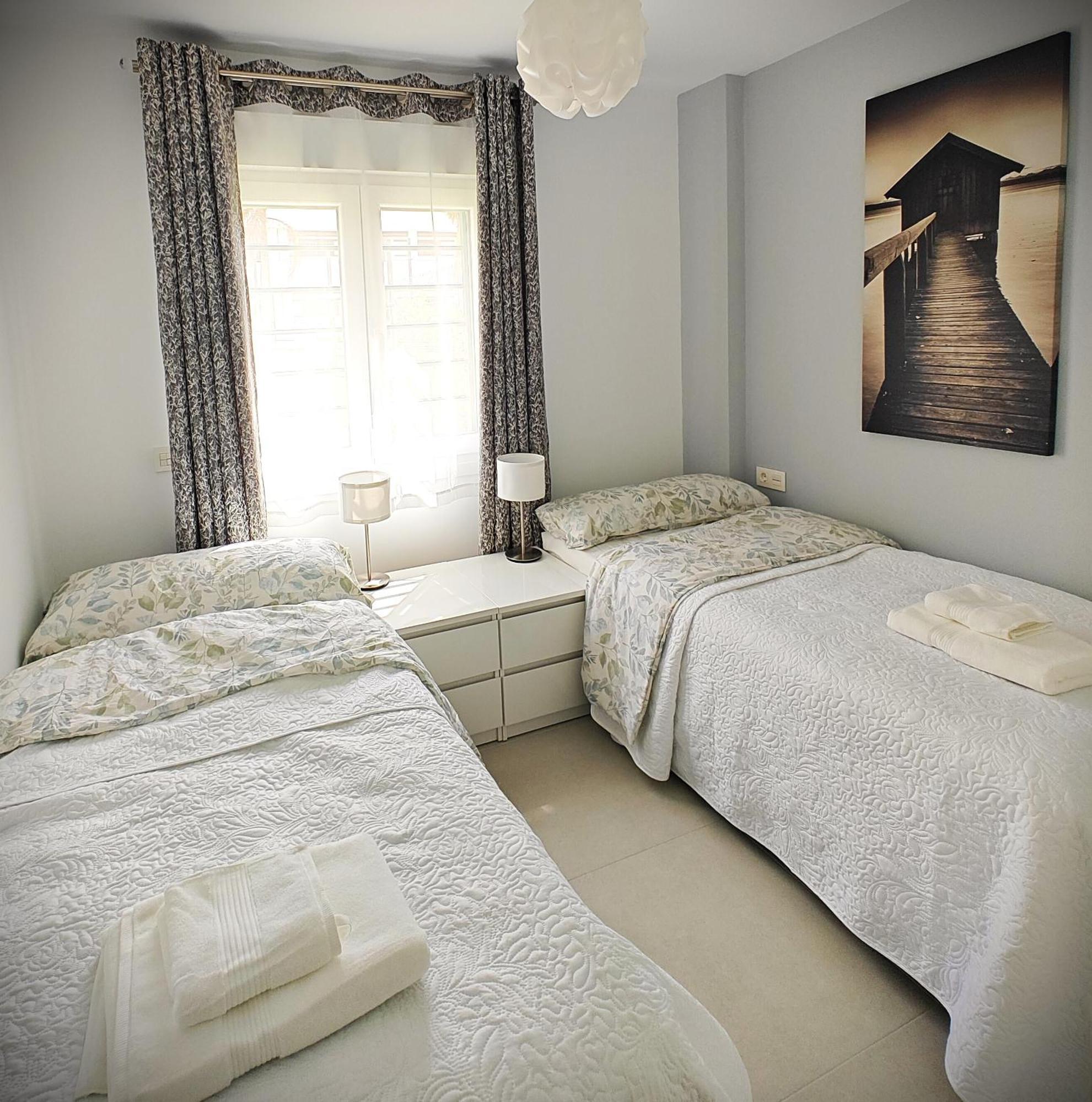 Sun Apartment - 3 Bedrooms, Priv Parking, Pool, Ac, Tv Channels, Fibre Net Los Cristianos (Tenerife) Eksteriør bilde