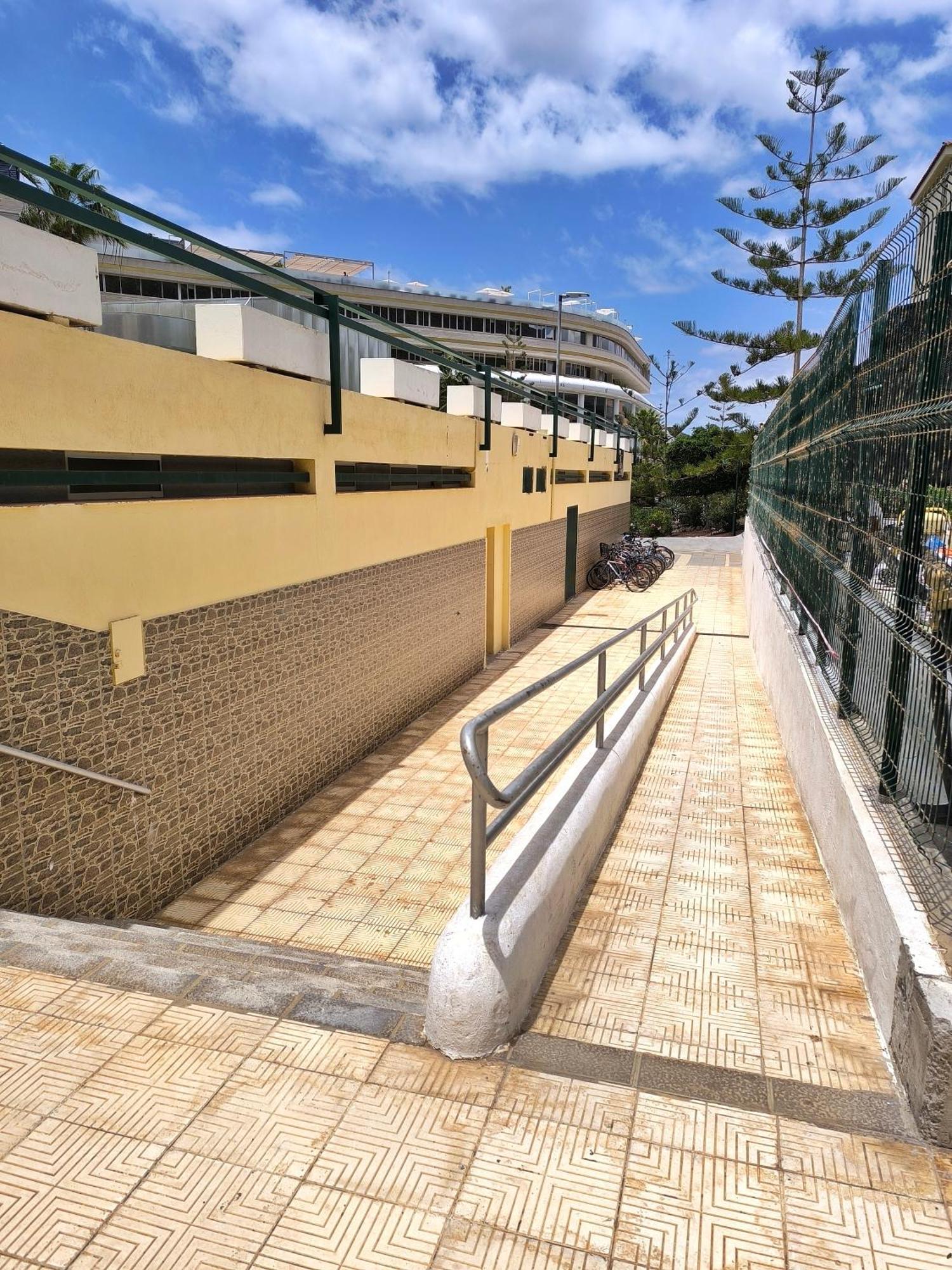 Sun Apartment - 3 Bedrooms, Priv Parking, Pool, Ac, Tv Channels, Fibre Net Los Cristianos (Tenerife) Eksteriør bilde